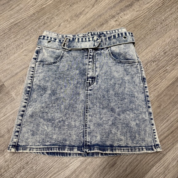 Refuge Denim Dresses & Skirts - Refuge Denim Acid Wash Belted Mini Skirt High Waisted Blue Grommet Belt Small